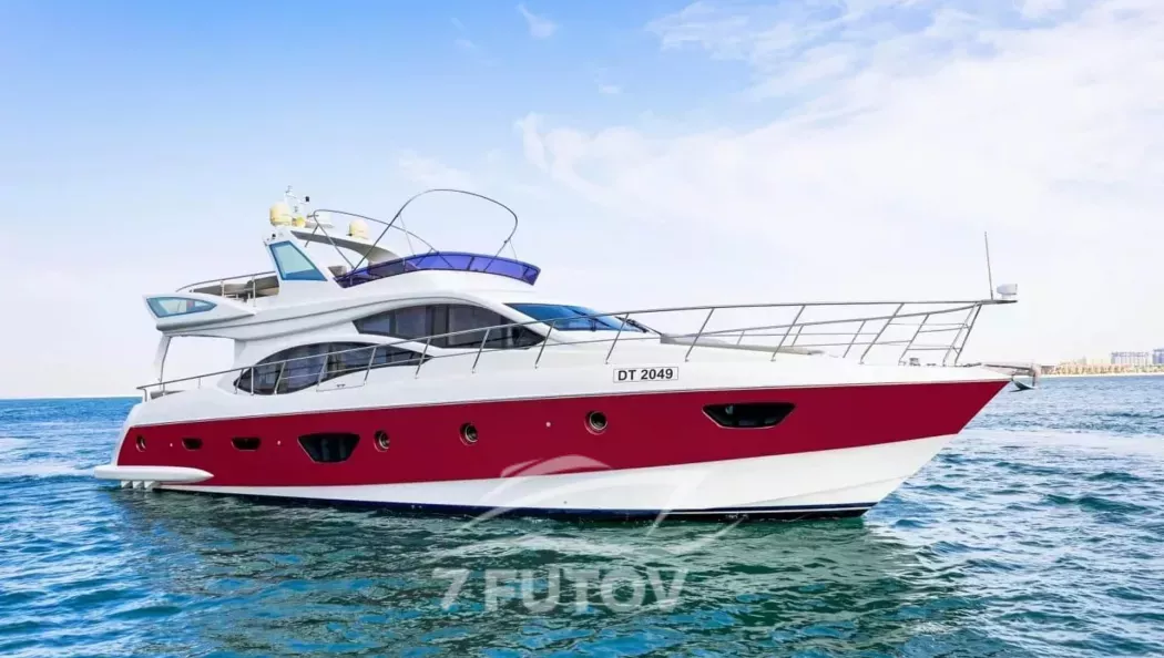 Водная прогулка на яхте Azimut 62 в Дубае для 20 гостей. Идеальна для деловых встреч, свадеб, юбилеев и романтических прогулок.