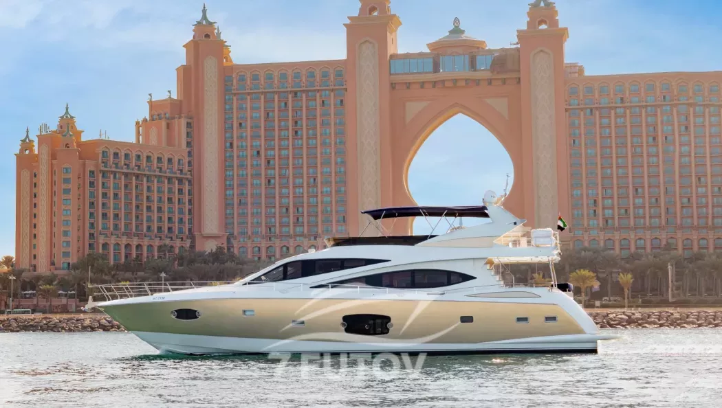 Astra 76 - золотистая яхта 23 м для компаний до 45 гостей из Dubai Harbour. Свадьбы, дни рождения, романтические свидания, девичники, мальчишники, бизнес-встречи и корпоративы. Кейтеринг на борту.
