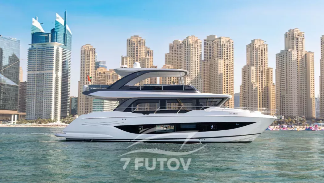 Аренда яхты Sky Walker 63 в Дубае: 20 м, до 25 гостей, причал Dubai Harbour. Свадьбы, дни рождения, свидания, девичники, мальчишники, бизнес-встречи, корпоративы. Кейтеринг.