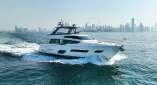 Яхта Ferretti 780 Crystal — роскошь и комфорт для 20 гостей. 4 каюты, флайбридж, идеальна для корпоративов, свадеб и торжеств в Дубае.