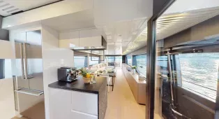 Яхта Ferretti 780 Crystal - роскошь и комфорт для 20 гостей. 4 каюты, флайбридж, идеальна для корпоративов, свадеб и торжеств в Дубае.