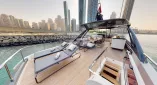 Яхта Ferretti 780 Crystal — роскошь и комфорт для 20 гостей. 4 каюты, флайбридж, идеальна для корпоративов, свадеб и торжеств в Дубае.