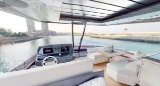 Яхта Ferretti 780 Crystal - роскошь и комфорт для 20 гостей. 4 каюты, флайбридж, идеальна для корпоративов, свадеб и торжеств в Дубае.