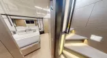 Яхта Ferretti 780 Crystal — роскошь и комфорт для 20 гостей. 4 каюты, флайбридж, идеальна для корпоративов, свадеб и торжеств в Дубае.