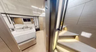 Яхта Ferretti 780 Crystal - роскошь и комфорт для 20 гостей. 4 каюты, флайбридж, идеальна для корпоративов, свадеб и торжеств в Дубае.