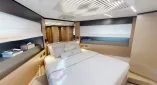 Яхта Ferretti 780 Crystal — роскошь и комфорт для 20 гостей. 4 каюты, флайбридж, идеальна для корпоративов, свадеб и торжеств в Дубае.