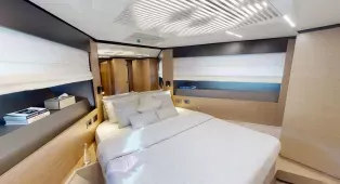 Яхта Ferretti 780 Crystal - роскошь и комфорт для 20 гостей. 4 каюты, флайбридж, идеальна для корпоративов, свадеб и торжеств в Дубае.