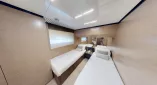 Яхта Ferretti 780 Crystal — роскошь и комфорт для 20 гостей. 4 каюты, флайбридж, идеальна для корпоративов, свадеб и торжеств в Дубае.