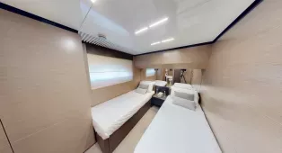 Яхта Ferretti 780 Crystal - роскошь и комфорт для 20 гостей. 4 каюты, флайбридж, идеальна для корпоративов, свадеб и торжеств в Дубае.