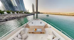 Яхта Ferretti 780 Crystal - роскошь и комфорт для 20 гостей. 4 каюты, флайбридж, идеальна для корпоративов, свадеб и торжеств в Дубае.