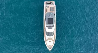 Яхта Ferretti 780 Crystal - роскошь и комфорт для 20 гостей. 4 каюты, флайбридж, идеальна для корпоративов, свадеб и торжеств в Дубае.