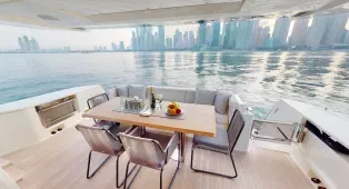 Яхта Ferretti 780 Crystal - роскошь и комфорт для 20 гостей. 4 каюты, флайбридж, идеальна для корпоративов, свадеб и торжеств в Дубае.