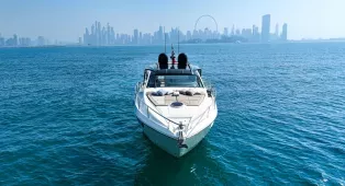 Аренда стильной яхты Pershing 5X White в Дубае. Яхта 2019 года, 16 м, на 8 гостей, 2 каюты. Идеальна для праздников, семейного отдыха и ярких впечатлений.