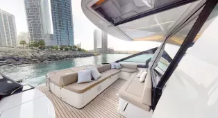 Аренда стильной яхты Pershing 5X White в Дубае. Яхта 2019 года, 16 м, на 8 гостей, 2 каюты. Идеальна для праздников, семейного отдыха и ярких впечатлений.