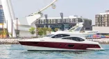 Водная прогулка на яхте Azimut 62 в Дубае для 20 гостей. Идеальна для деловых встреч, свадеб, юбилеев и романтических прогулок.