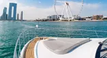 Водная прогулка на яхте Azimut 62 в Дубае для 20 гостей. Идеальна для деловых встреч, свадеб, юбилеев и романтических прогулок.