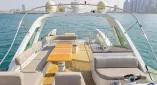 Водная прогулка на яхте Azimut 62 в Дубае для 20 гостей. Идеальна для деловых встреч, свадеб, юбилеев и романтических прогулок.