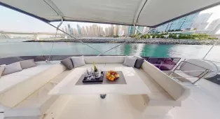 Роскошная яхта Ferretti 670 в Дубае на 15 гостей с 3 каютами. Подходит для вечеринок, романтики, семейных или корпоративных встреч.