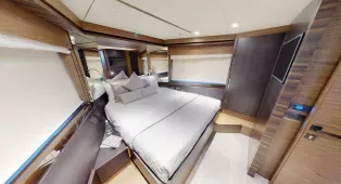 Роскошная яхта Ferretti 670 в Дубае на 15 гостей с 3 каютами. Подходит для вечеринок, романтики, семейных или корпоративных встреч.