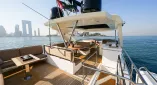 Яхта Galeon 780 Crystal в Дубае, 24 метра, 15 гостей, 4 каюты. Идеальна для корпоративов, вечеринок и торжеств с панорамным видом на город.