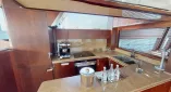 Яхта Galeon 780 Crystal в Дубае, 24 метра, 15 гостей, 4 каюты. Идеальна для корпоративов, вечеринок и торжеств с панорамным видом на город.