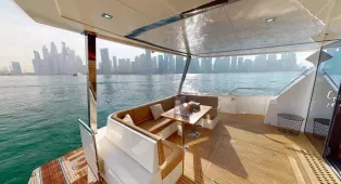 Яхта Galeon 780 Crystal в Дубае, 24 метра, 15 гостей, 4 каюты. Идеальна для корпоративов, вечеринок и торжеств с панорамным видом на город.