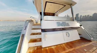 Яхта Galeon 780 Crystal в Дубае, 24 метра, 15 гостей, 4 каюты. Идеальна для корпоративов, вечеринок и торжеств с панорамным видом на город.