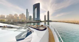 Яхта Galeon 780 Crystal в Дубае, 24 метра, 15 гостей, 4 каюты. Идеальна для корпоративов, вечеринок и торжеств с панорамным видом на город.