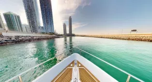 Яхта Galeon 780 Crystal в Дубае, 24 метра, 15 гостей, 4 каюты. Идеальна для корпоративов, вечеринок и торжеств с панорамным видом на город.