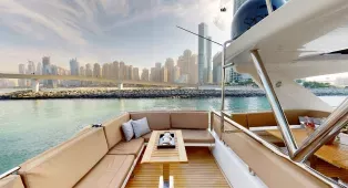 Яхта Galeon 780 Crystal в Дубае, 24 метра, 15 гостей, 4 каюты. Идеальна для корпоративов, вечеринок и торжеств с панорамным видом на город.