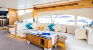 Astra 76 - золотистая яхта 23 м для компаний до 45 гостей из Dubai Harbour. Свадьбы, дни рождения, романтические свидания, девичники, мальчишники, бизнес-встречи и корпоративы. Кейтеринг на борту.