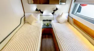 Аренда яхты Sky Walker 63 в Дубае: 20 м, до 25 гостей, причал Dubai Harbour. Свадьбы, дни рождения, свидания, девичники, мальчишники, бизнес-встречи, корпоративы. Кейтеринг.