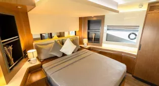 Аренда яхты Sky Walker 63 в Дубае: 20 м, до 25 гостей, причал Dubai Harbour. Свадьбы, дни рождения, свидания, девичники, мальчишники, бизнес-встречи, корпоративы. Кейтеринг.