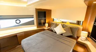 Аренда яхты Sky Walker 63 в Дубае: 20 м, до 25 гостей, причал Dubai Harbour. Свадьбы, дни рождения, свидания, девичники, мальчишники, бизнес-встречи, корпоративы. Кейтеринг.