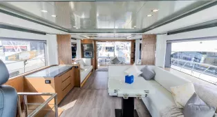 Аренда яхты Sky Walker 63 в Дубае: 20 м, до 25 гостей, причал Dubai Harbour. Свадьбы, дни рождения, свидания, девичники, мальчишники, бизнес-встречи, корпоративы. Кейтеринг.