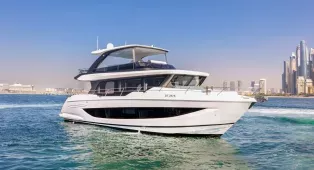 Аренда яхты Sky Walker 63 в Дубае: 20 м, до 25 гостей, причал Dubai Harbour. Свадьбы, дни рождения, свидания, девичники, мальчишники, бизнес-встречи, корпоративы. Кейтеринг.
