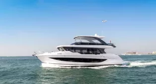 Аренда яхты Sky Walker 63 в Дубае: 20 м, до 25 гостей, причал Dubai Harbour. Свадьбы, дни рождения, свидания, девичники, мальчишники, бизнес-встречи, корпоративы. Кейтеринг.