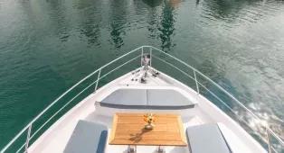 Аренда яхты Sky Walker 63 в Дубае: 20 м, до 25 гостей, причал Dubai Harbour. Свадьбы, дни рождения, свидания, девичники, мальчишники, бизнес-встречи, корпоративы. Кейтеринг.