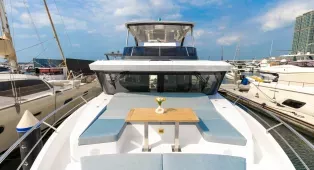 Аренда яхты Sky Walker 63 в Дубае: 20 м, до 25 гостей, причал Dubai Harbour. Свадьбы, дни рождения, свидания, девичники, мальчишники, бизнес-встречи, корпоративы. Кейтеринг.