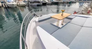 Аренда яхты Sky Walker 63 в Дубае: 20 м, до 25 гостей, причал Dubai Harbour. Свадьбы, дни рождения, свидания, девичники, мальчишники, бизнес-встречи, корпоративы. Кейтеринг.