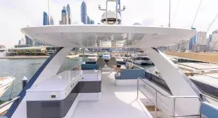 Аренда яхты Sky Walker 63 в Дубае: 20 м, до 25 гостей, причал Dubai Harbour. Свадьбы, дни рождения, свидания, девичники, мальчишники, бизнес-встречи, корпоративы. Кейтеринг.