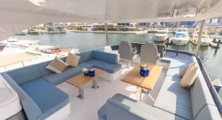Аренда яхты Sky Walker 63 в Дубае: 20 м, до 25 гостей, причал Dubai Harbour. Свадьбы, дни рождения, свидания, девичники, мальчишники, бизнес-встречи, корпоративы. Кейтеринг.
