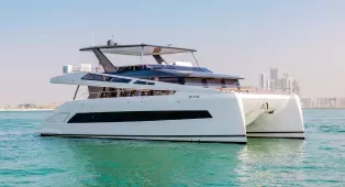 Водная прогулка на катамаране Sky Walker 60 в Дубае. Катамаран на 40 гостей, идеален для свадеб, корпоративов, дней рождения и крупных мероприятий.