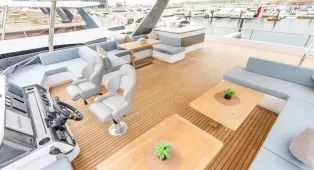 Водная прогулка на катамаране Sky Walker 60 в Дубае. Катамаран на 40 гостей, идеален для свадеб, корпоративов, дней рождения и крупных мероприятий.
