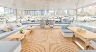 Водная прогулка на катамаране Sky Walker 60 в Дубае. Катамаран на 40 гостей, идеален для свадеб, корпоративов, дней рождения и крупных мероприятий.