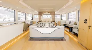 Водная прогулка на катамаране Sky Walker 60 в Дубае. Катамаран на 40 гостей, идеален для свадеб, корпоративов, дней рождения и крупных мероприятий.