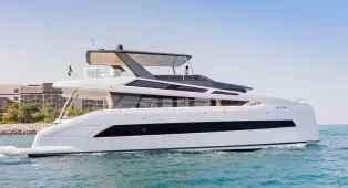 Водная прогулка на катамаране Sky Walker 60 в Дубае. Катамаран на 40 гостей, идеален для свадеб, корпоративов, дней рождения и крупных мероприятий.