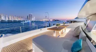 Водная прогулка на катамаране Sky Walker 60 в Дубае. Катамаран на 40 гостей, идеален для свадеб, корпоративов, дней рождения и крупных мероприятий.