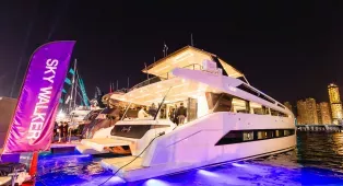 Водная прогулка на катамаране Sky Walker 60 в Дубае. Катамаран на 40 гостей, идеален для свадеб, корпоративов, дней рождения и крупных мероприятий.