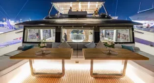 Водная прогулка на катамаране Sky Walker 60 в Дубае. Катамаран на 40 гостей, идеален для свадеб, корпоративов, дней рождения и крупных мероприятий.